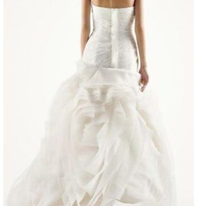 Vera Wang Fit and Flare Mermaid Wedding Dress